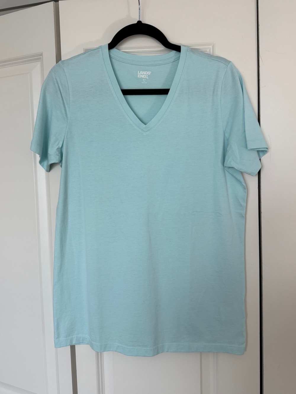 NWOT Lands' End Women's Short-Sleeve V-Neck Tee in Pale Aqua